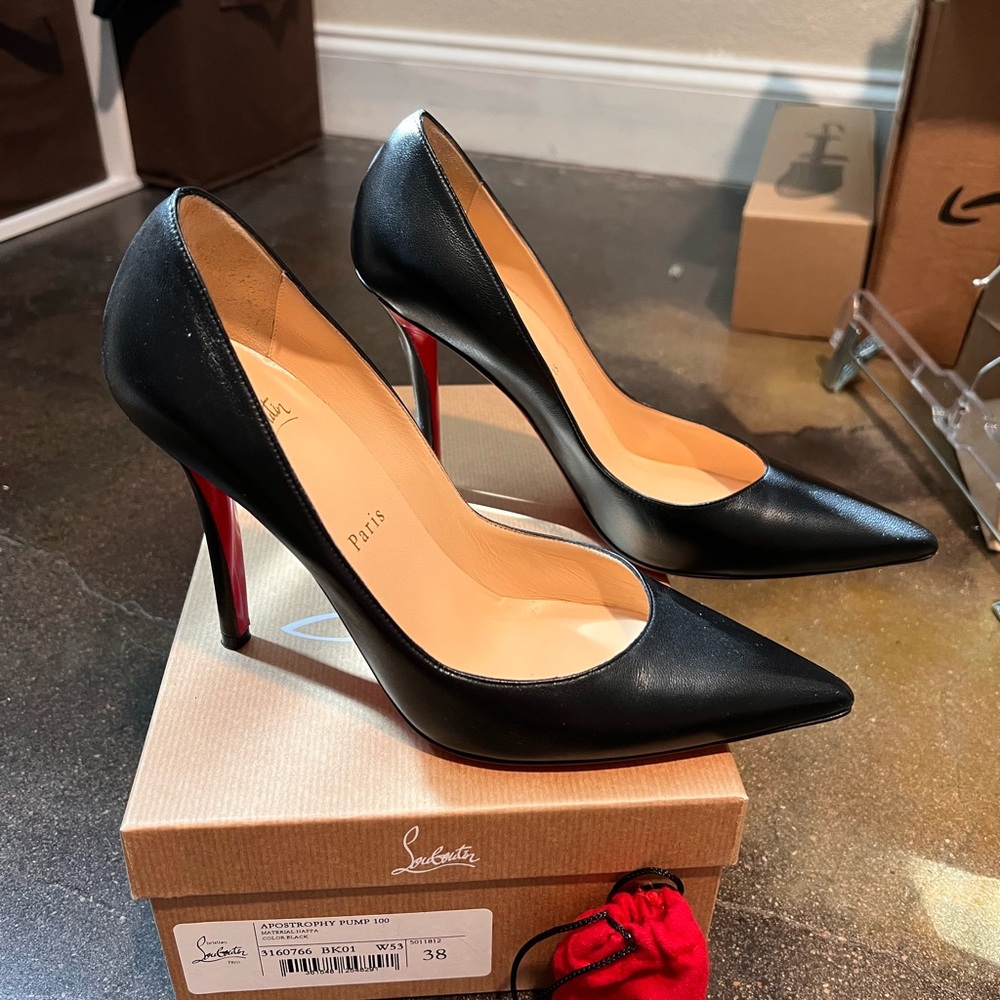 Christian Louboutin size 38 Apostrophy pointy toe pump gently used